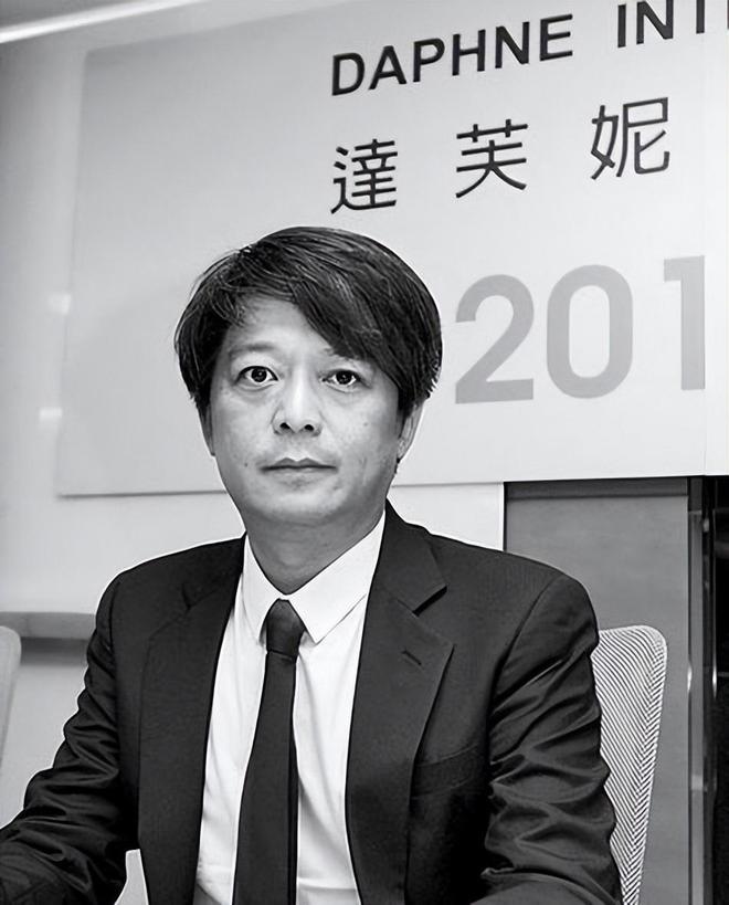 没落关6000家店亏40亿都是红颜祸水j9九游会网站入口“一代鞋王”达芙妮(图5)