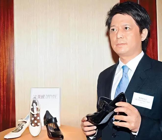 没落关6000家店亏40亿都是红颜祸水j9九游会网站入口“一代鞋王”达芙妮(图9)