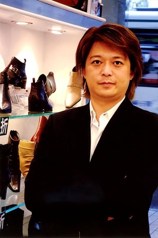 没落关6000家店亏40亿都是红颜祸水j9九游会网站入口“一代鞋王”达芙妮(图23)